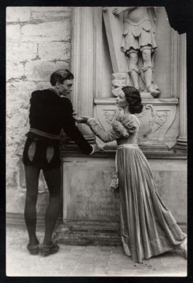 The Queen's Affair! Love, Intrigue and Shakespearean Drama in 1937 Hollywood